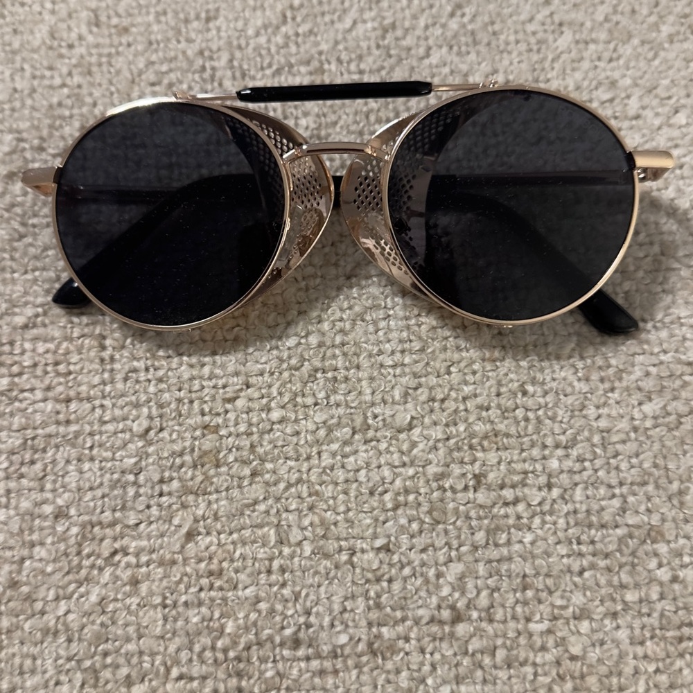 UNISEX Stylish Gold Sunglasses - Picture 7 of 15